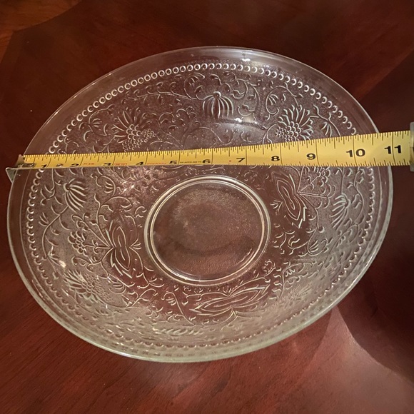 Press Glass Serving Bowl - Picture 4 of 4
